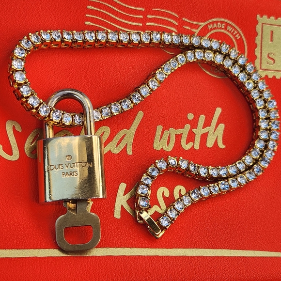 Louis Vuitton Lock & Key, Unbranded Chain & IPSY Envelope Pouch Bundle - Picture 7 of 14